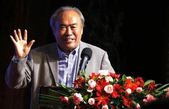 近日，罗梅乌领取了上赛季加泰地区最佳球员的奖项，他也在领奖时谈到了自己近来表现不佳的话题。